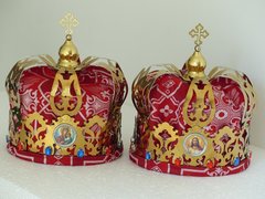 Lacquered crowns (pair)