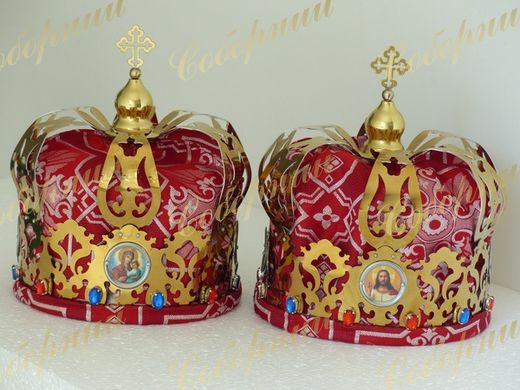 Lacquered crowns (pair)