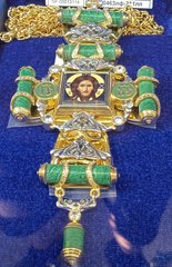 Хрест для священиків з латуні з фрагментарним позол. камінням та ланцюгом