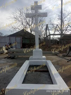 Надгроб’я із хрестом